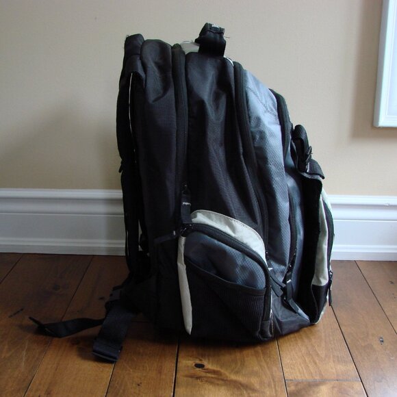 Targus Backpack Computer Laptop Business Travel Student Bag Excellent Like NEW - Picture 6 of 11